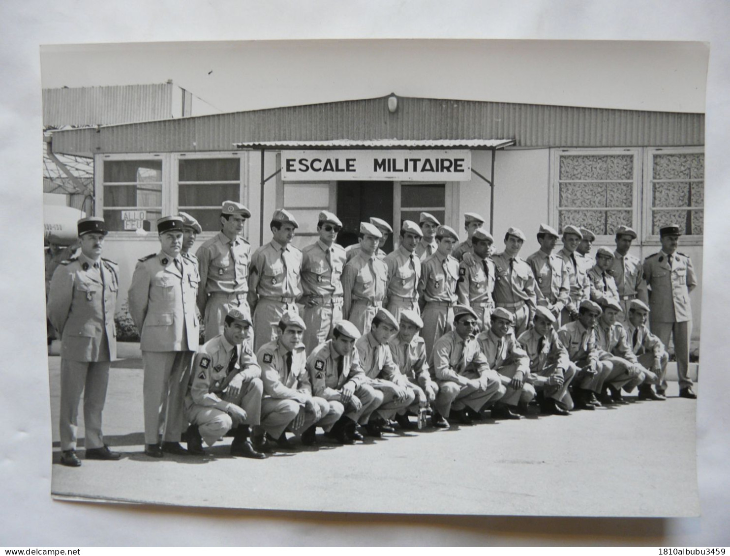 PHOTO ANCIENNE ( 13 X 18 Cm) - SCENE ANIMEE : Départ De La Rencontre Franco-allemande - ESCALE MILITAIRE 1969 - Oorlog, Militair