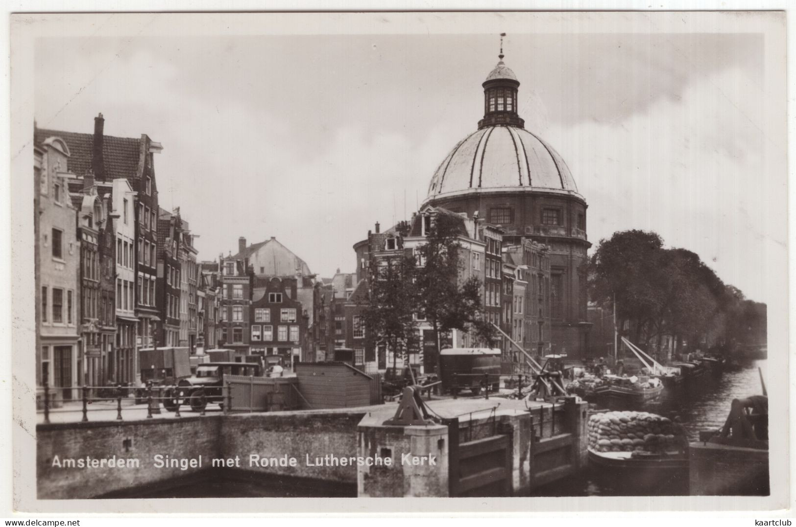 Amsterdam: OLDTIMER CARS, TRUCKS, BOATS/SHIPS - 1930's - Singel Met Ronde Luthersche Kerk - (Holland) - Turismo