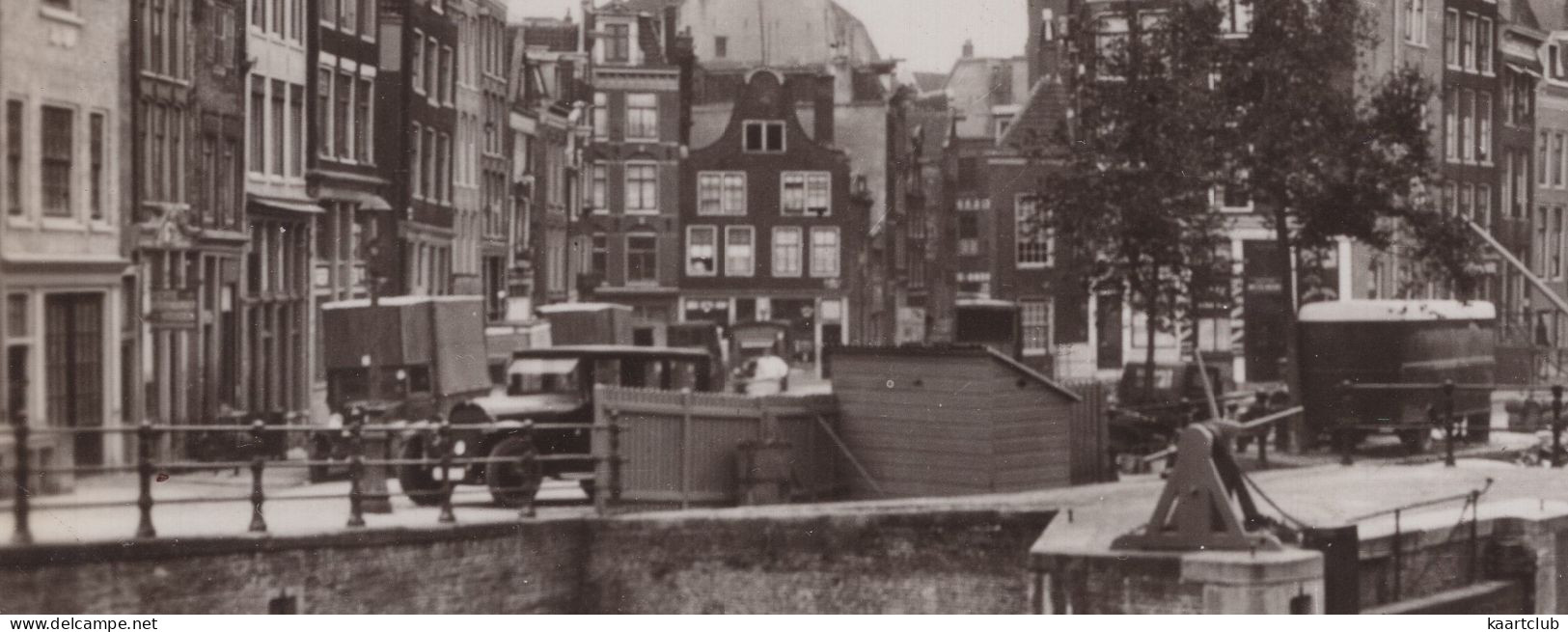 Amsterdam: OLDTIMER CARS, TRUCKS, BOATS/SHIPS - 1930's - Singel Met Ronde Luthersche Kerk - (Holland) - Passenger Cars