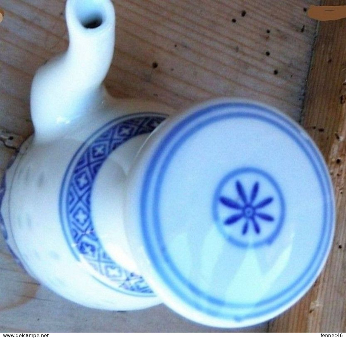 * Petite Carafe En Porcelaine Chinoise, Avec Bouchon Et Bec Verseur. - Karaf