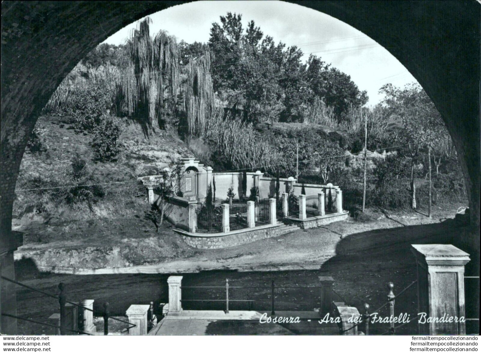 Ah641 Cartolina Cosenza Citta'ara Dei Fratelli Bandiera - Cosenza