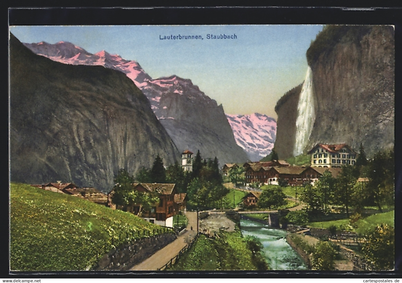 AK Lauterbrunnen, Staubbach Mit Ortspartie Und Wasserfall  - Lauterbrunnen