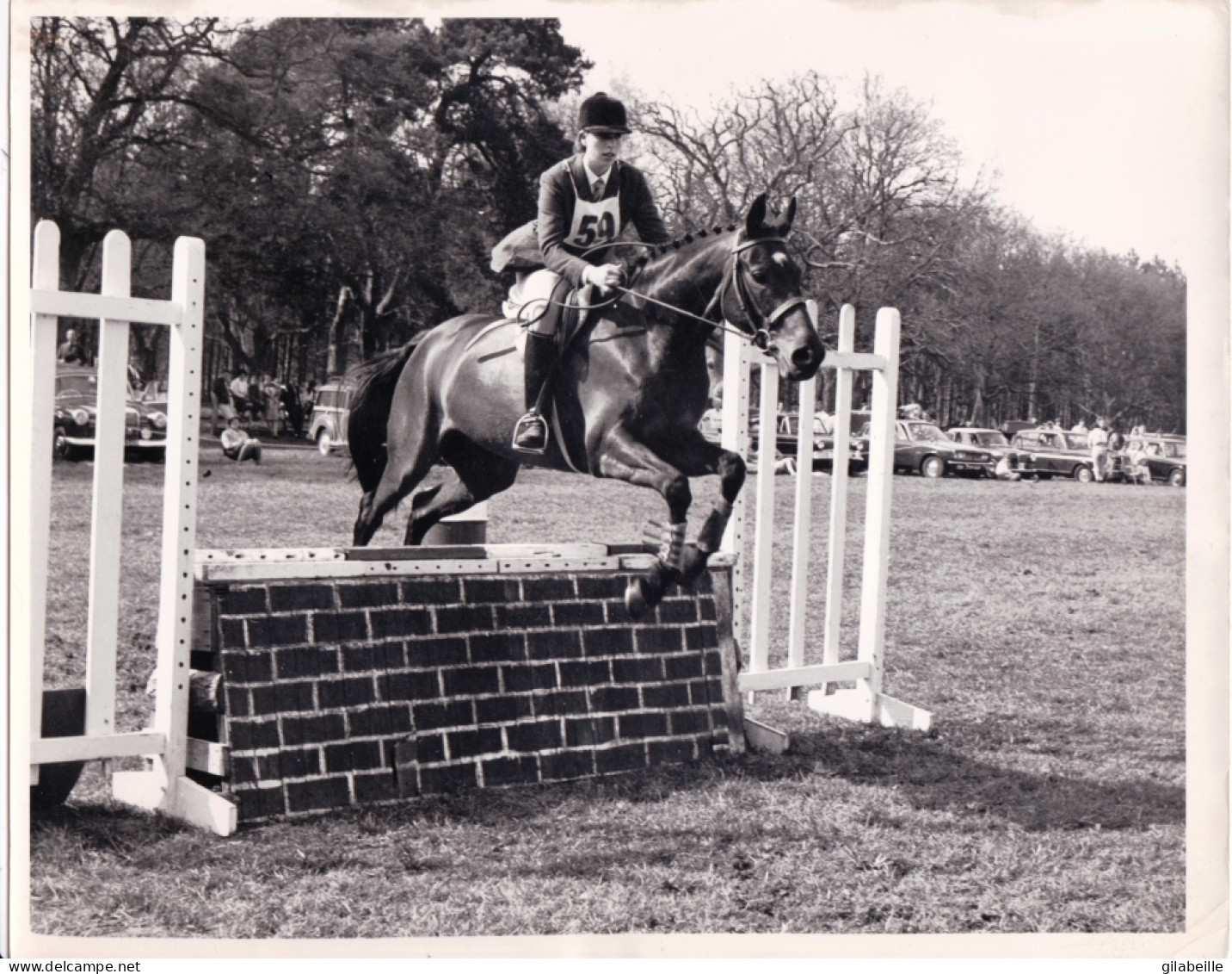 Photo De Presse - Avril 1968 - FITTLEWORTH ( Sussex )  Princesse ANNE A Un Concours De "jumping " - Equitation - Célébrités