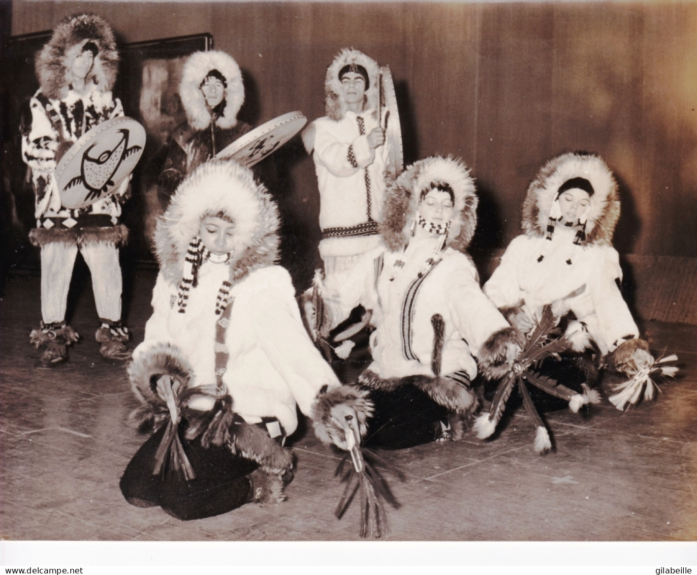 Photo De Presse -09/ 1968- PARIS - Danse Des Esquimaux Au Theatre Des Champs Elysées- Folklore Canadien - Altri & Non Classificati