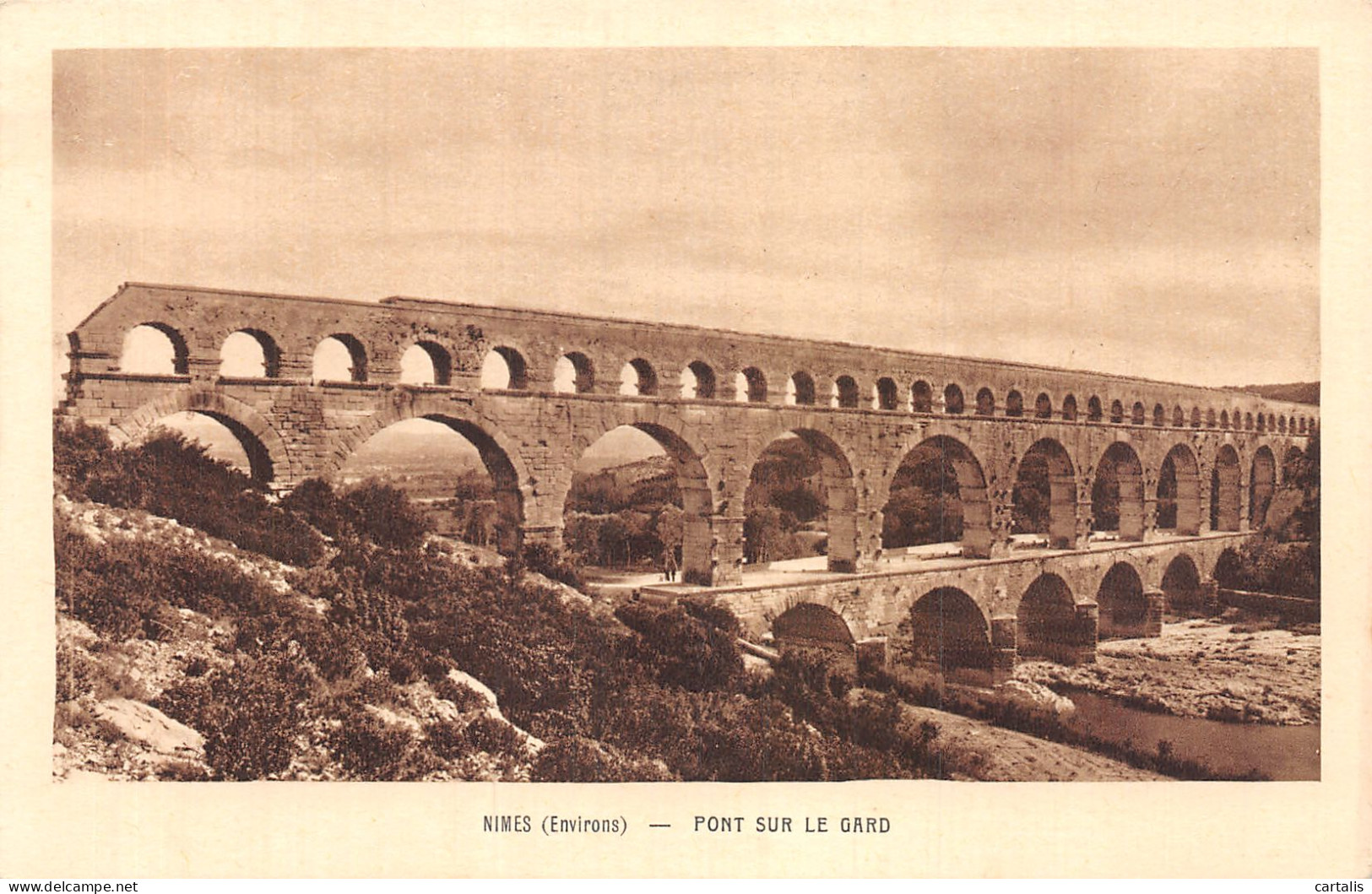 30-NIMES-N° 4453-E/0239 - Nîmes