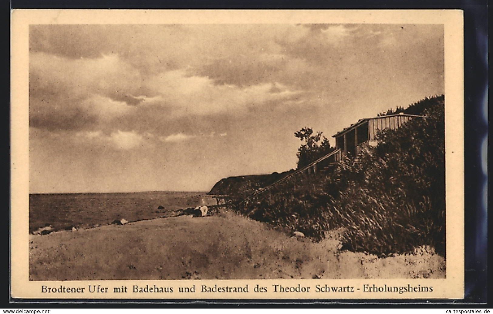 AK Travemünde, Brodtener Ufer Mit Badehaus Und Badestrand Des Theodor Schwartz-Erholungsheim  - Lübeck-Travemuende