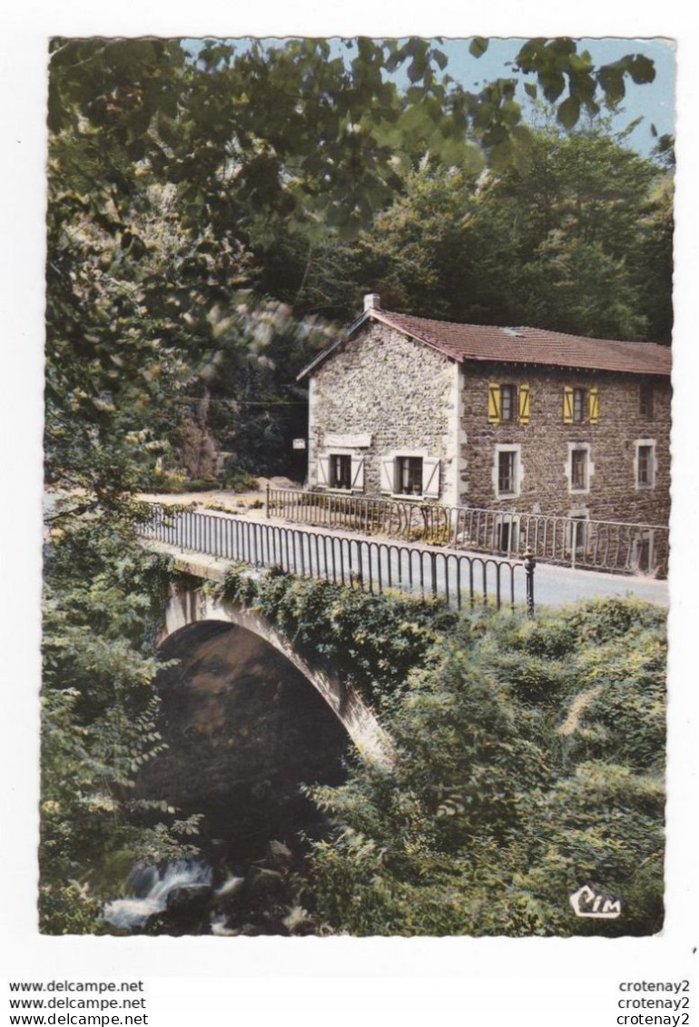 63 AUGEROLLES Vers Olliergues Le Pont De La Faye En 1976 Café - Olliergues