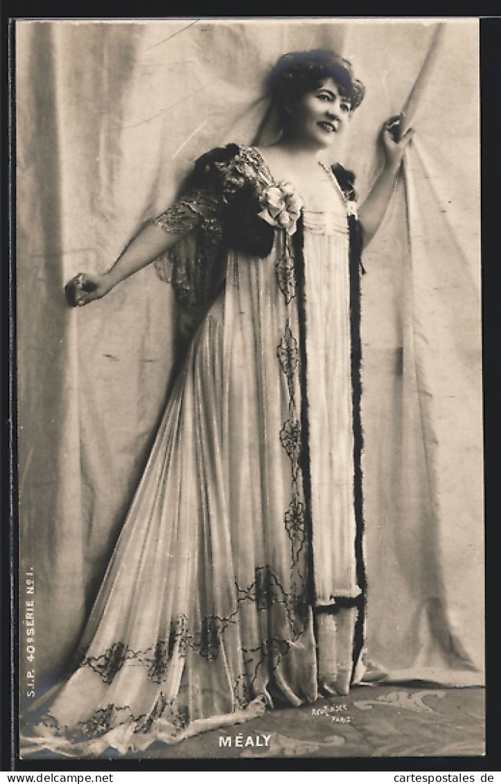 Foto-AK Atelier Reutlinger, Paris: Méaly Im Kleid Porträtiert  - Photographs