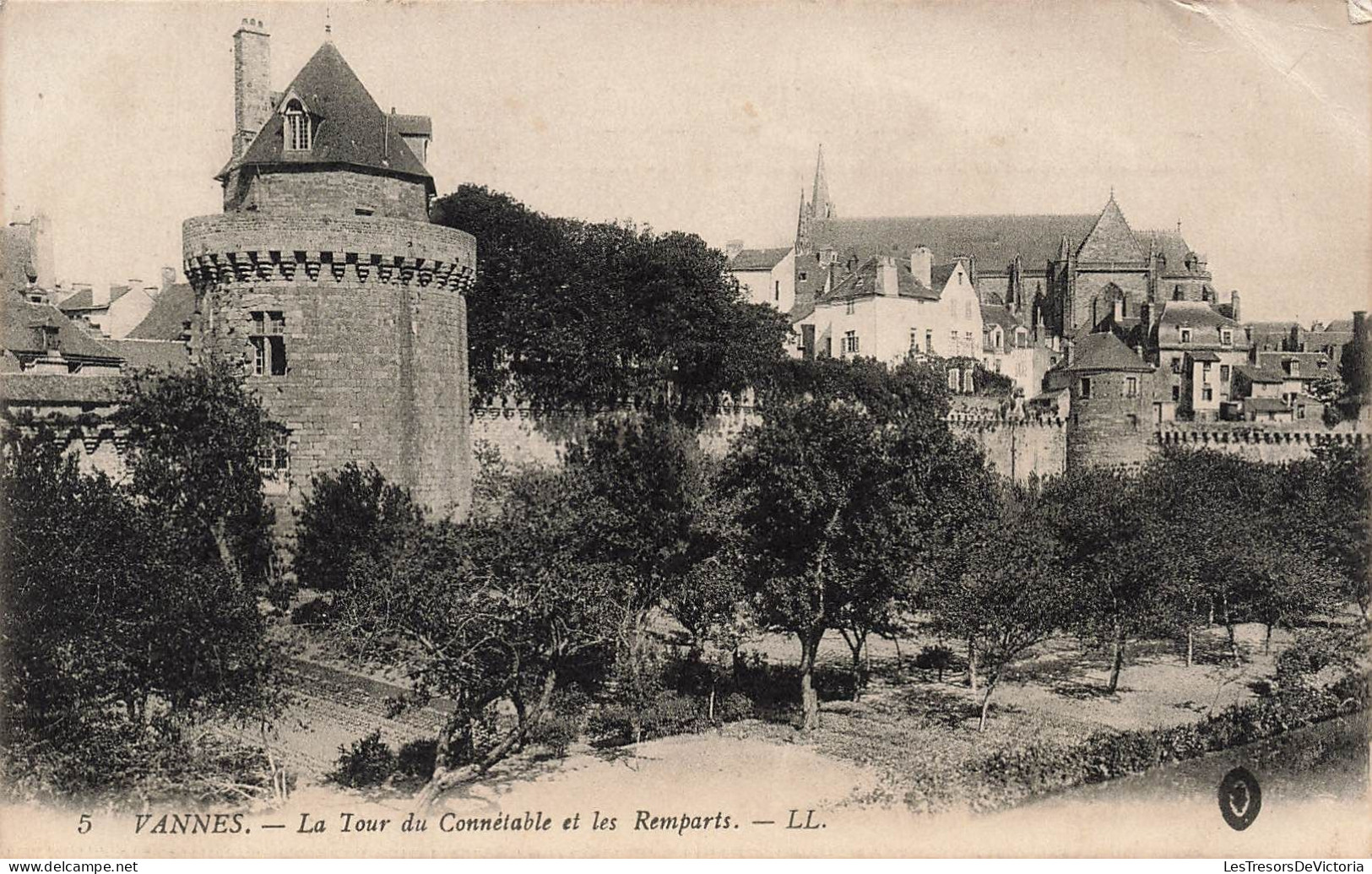 FRANCE - Vannes - La Tour Du Connétable Et Les Remparts - L L - Vue Générale - Carte Postale Ancienne - Vannes