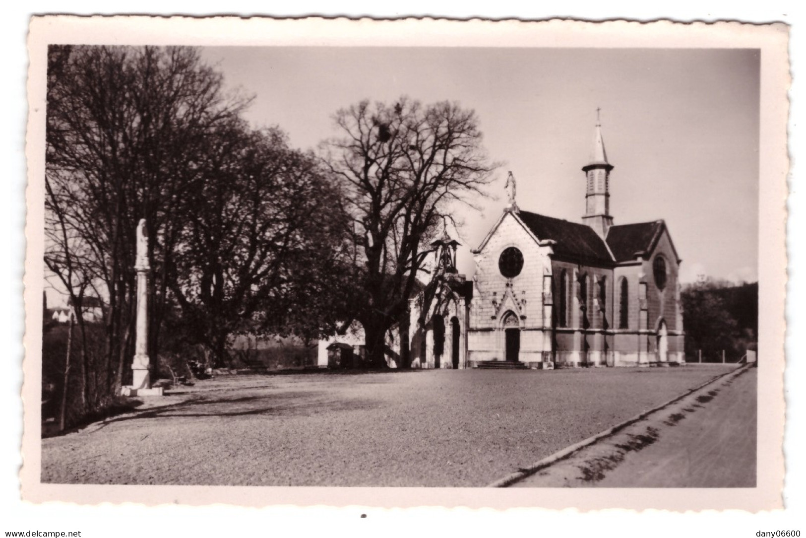 RUMILLY - La Chapelle De Notre-Dame De L'Aumône Et La Statue De Saint Josaph (carte Photo) - Rumilly