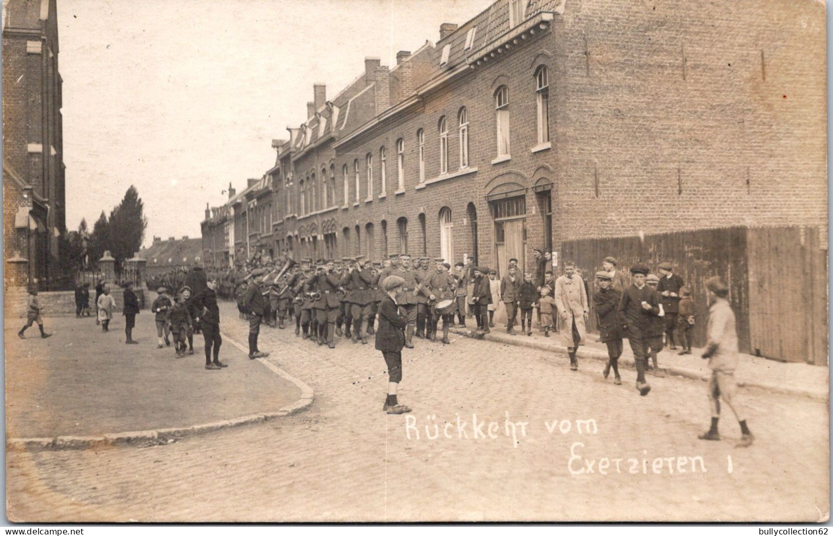 SELECTION - AMIENS  - CARTE PHOTO -  Rue De Rouen, Eglise Sainte Jeanne. - Amiens