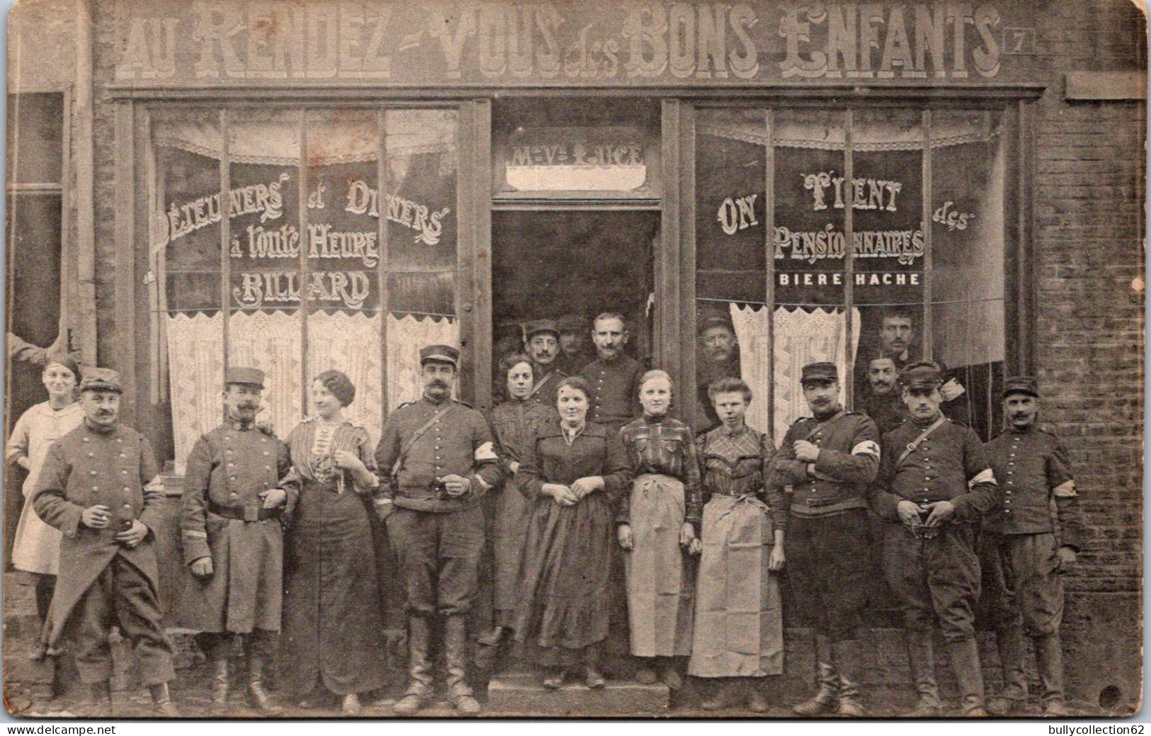 SELECTION - AMIENS  - CARTE PHOTO -  Au Rendez-vous Des Bons Enfants . 7.9, Rue Legrand D' Aussy. - Amiens