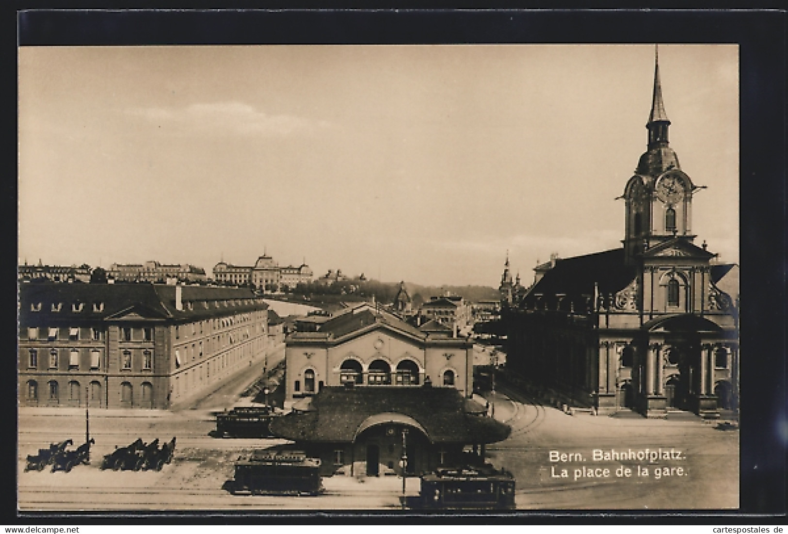 AK Bern, Bahnhof Mit Heiliggeistkirche Und Burgerspital, Place De La Gare, Strassenbahnen, Pferdekutschen  - Bern