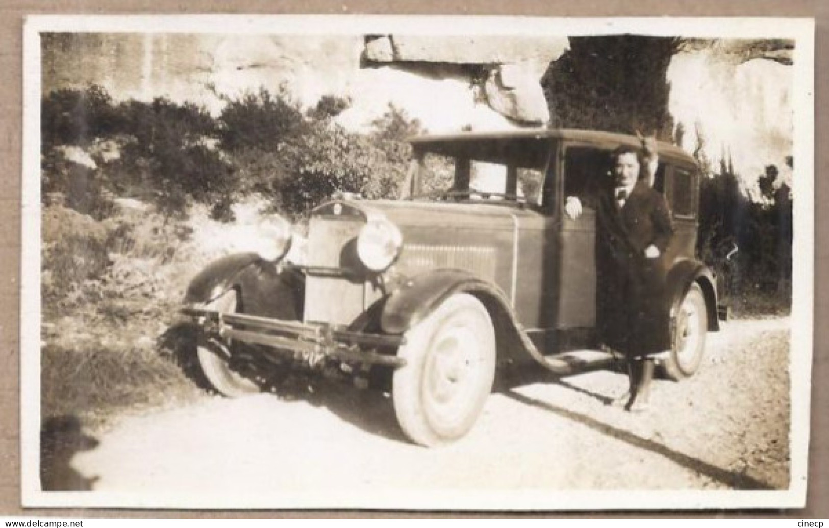 PHOTOGRAPHIE AUTOMOBILIA - TB PLAN AUTOMOBILE DONNET ? BERLINE De 3 / 4 FACE LES BAUX 13 1931 - PKW