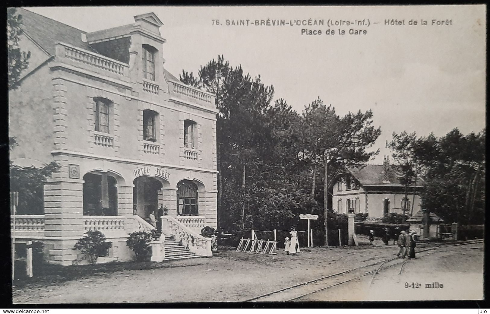 44 - SAINT BREVIN L'OCEAN  (Loire Inf.) - Hotel De La Foret - Place De La Gare - Animée - Saint-Brevin-l'Océan