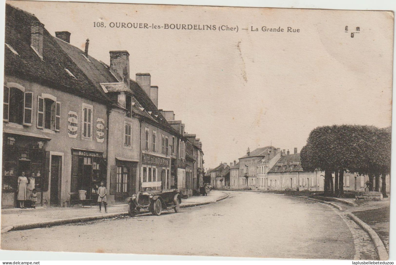 CPA - 18 - OUROUER LES BOURDELINS - La Grande Rue - Vieille Automobile - Magasin Pacault - Electricité - Vers 1920 - Other & Unclassified