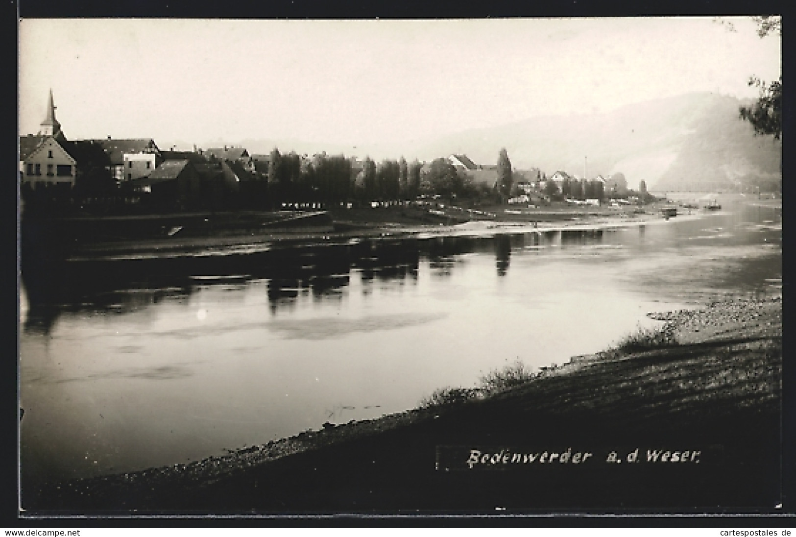 AK Bodenwerder A. D. Weser, Blick über Den Fluss Auf Ortschaft Mit Kirche  - Bodenwerder