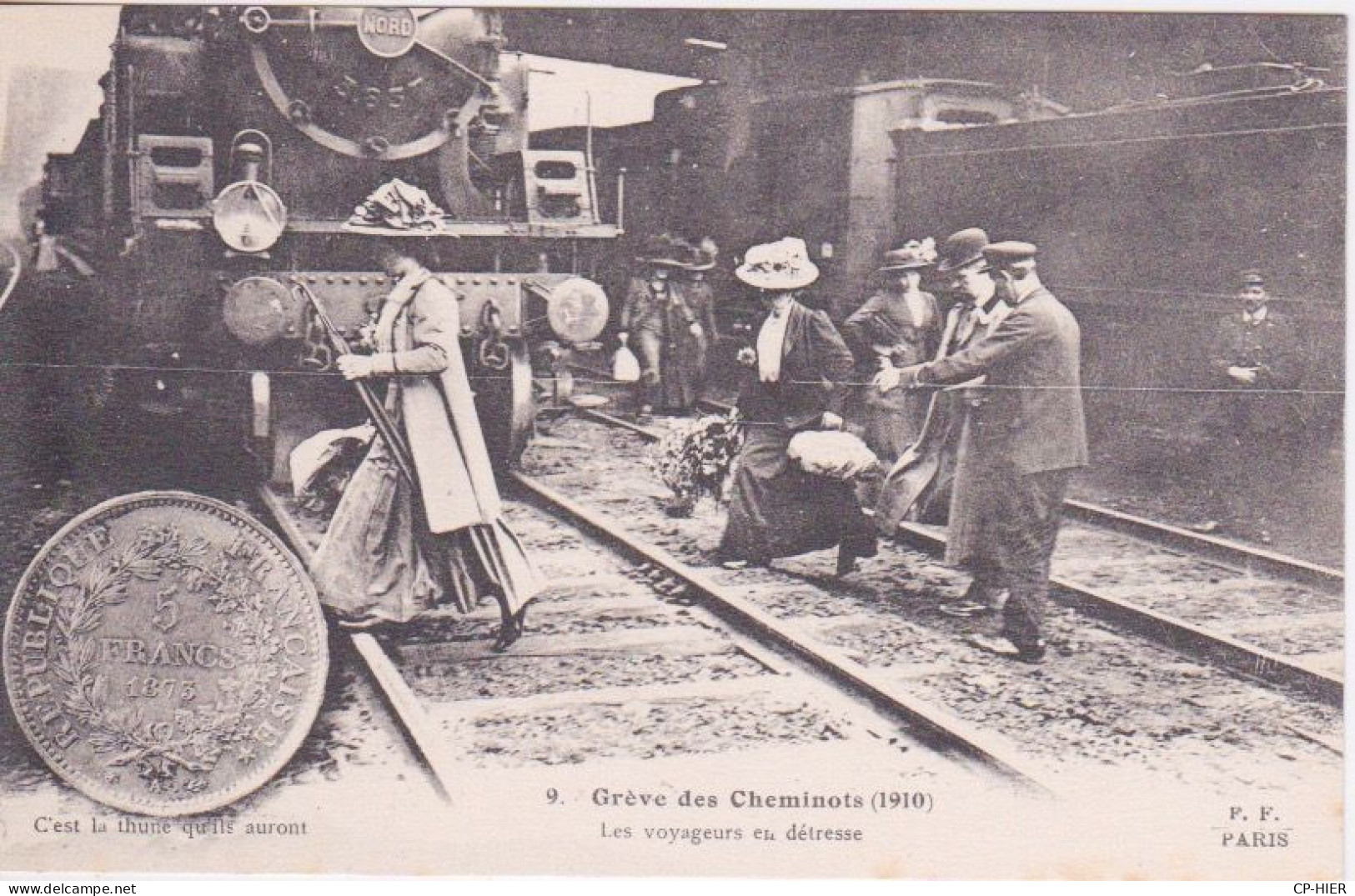 GREVE DES CHEMINOTS 1910 - LES VOYAGEURS EN DETRESSE -   SUR LA VOIE DU CHEMIN DE FER - Eisenbahnen