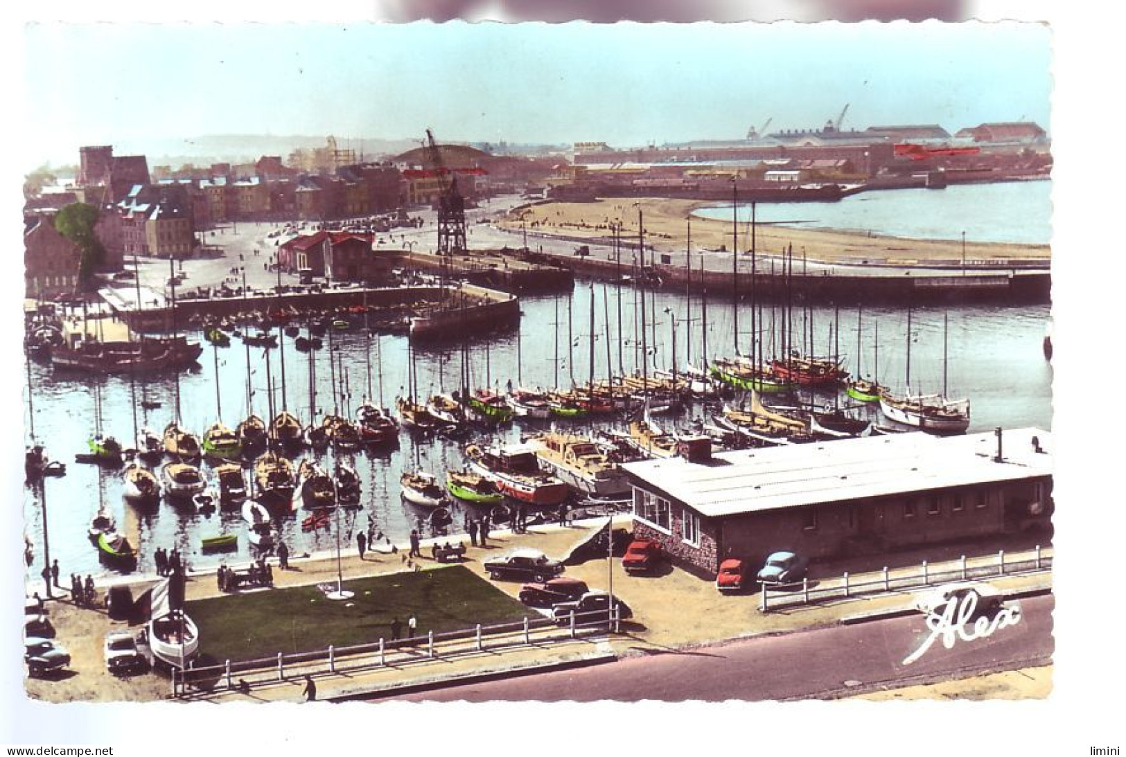 50 - CHERBOURG - LA STATION DU YACHT-CLUB - ANIMÉE - AUTOMOBILE - COLORISÉE -  - Cherbourg