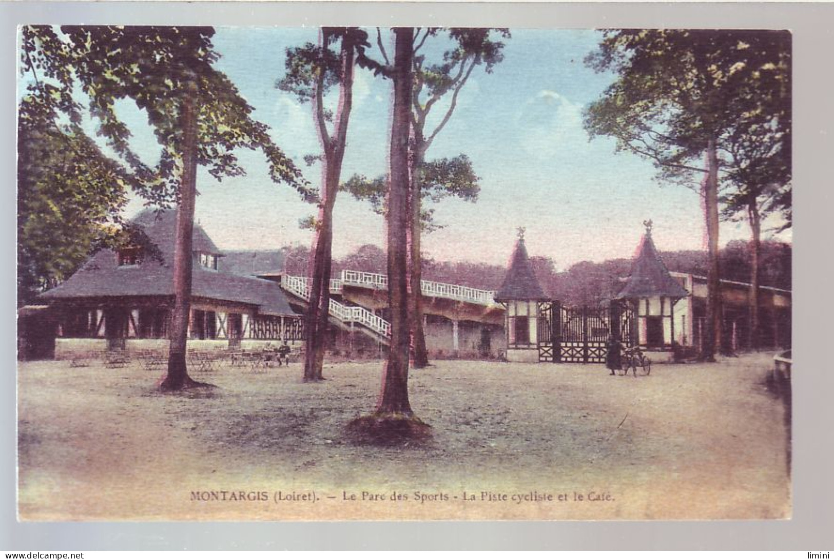 45 - MONTARGIS - LE PARC DES SPORTS - LA PISTE CYCLISTE ET LE CAFE - ANIMÉE - COLORISÉE -  - Montargis