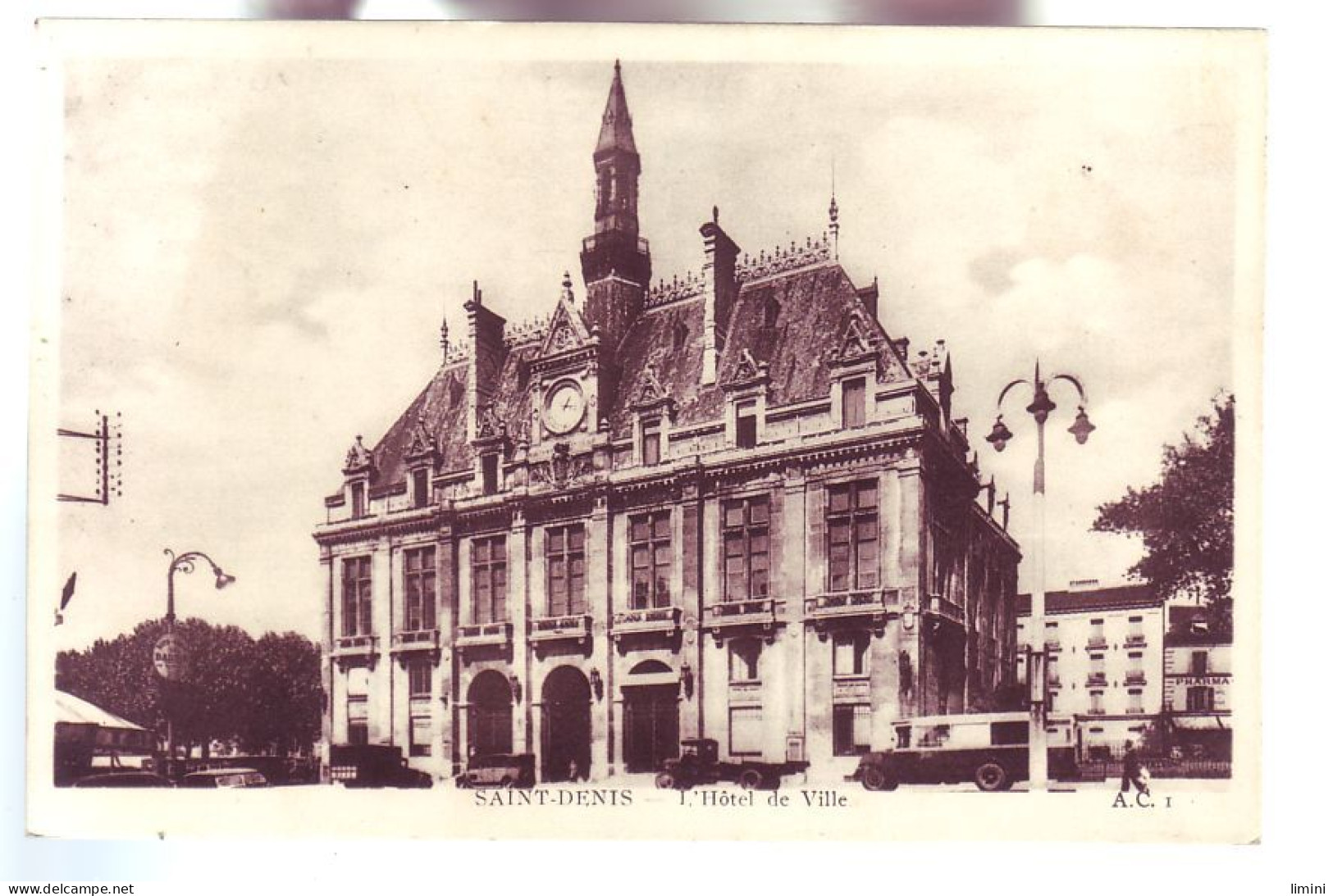 93 - SAINT-DENIS - L'HÔTEL DE VILLE - AUTOMOBILE - ANIMÉE -  - Saint Denis