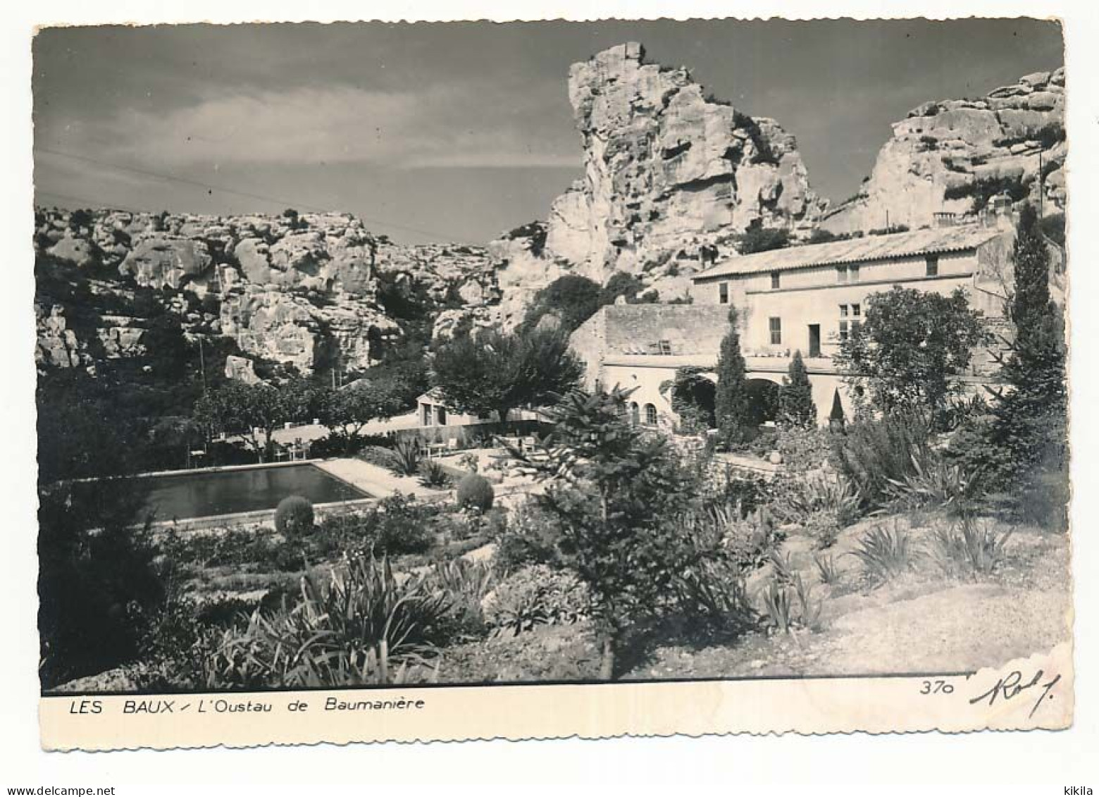 CPSM Dentelée 10.5 X 15 Photographe ROBY Bouche Du Rhône LES BAUX / L'Oustau De Baumanière  Restaurant Piscine - Les-Baux-de-Provence