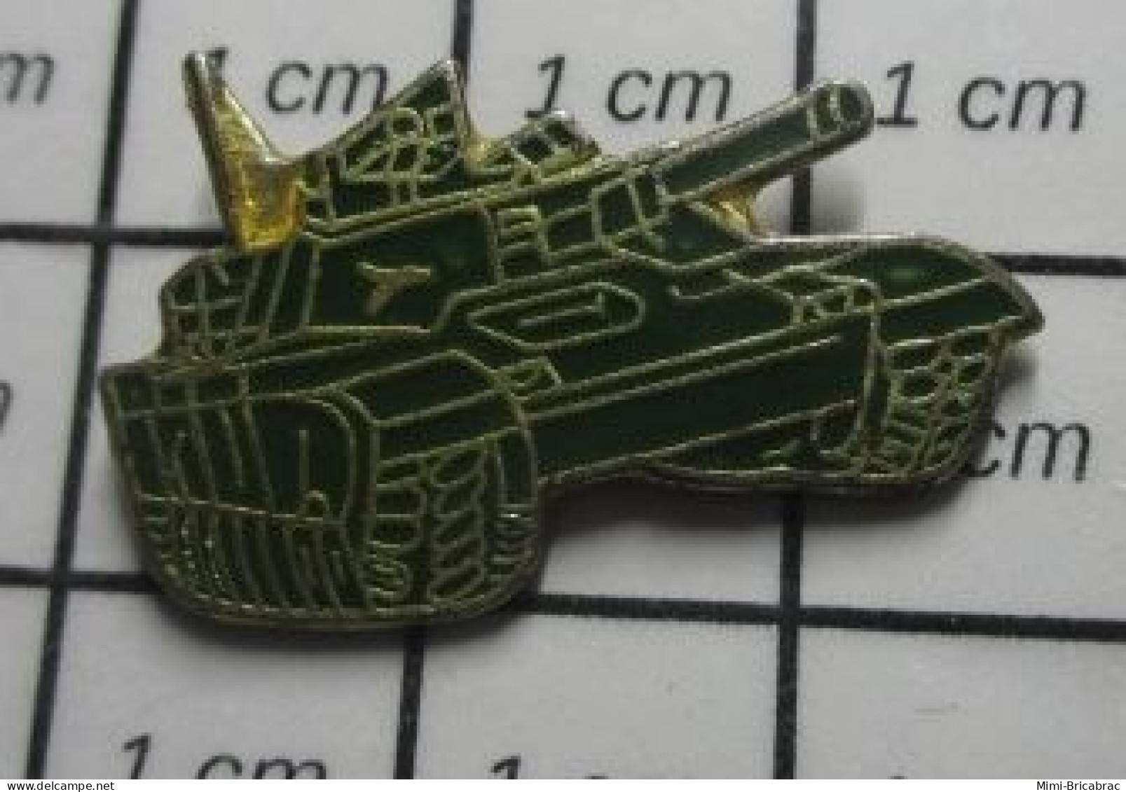 1518B Pins Pin's / Rare & Belle Qualité  MILITARIA / BLINDE CHAR DE COMBAT LECLERC Bientôt Le Porte-avions SUPER U ? - Army