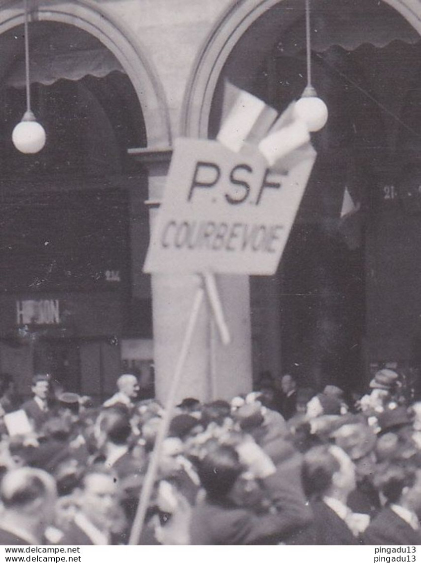 Fixe Paris Rue De Rivoli Manifestation PSF Du Colonel De La Rocque Section De Courbevoie Et De La Garenne - Persone Identificate