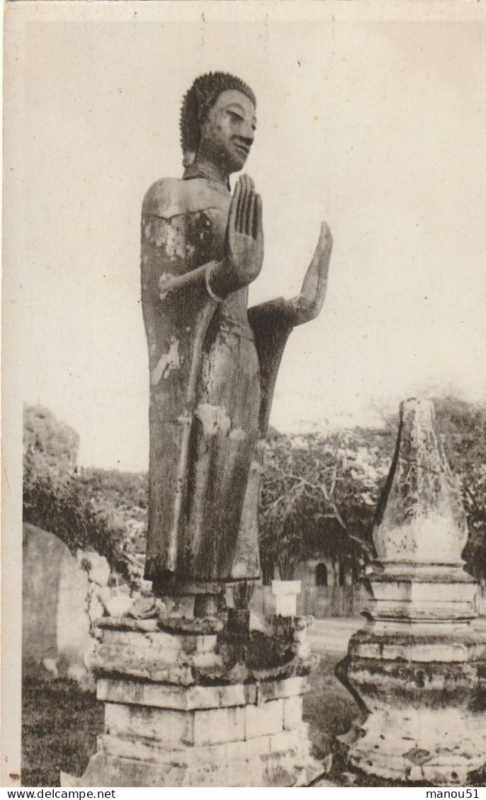 LAOS  Bouddha à VIENTIANE - Laos