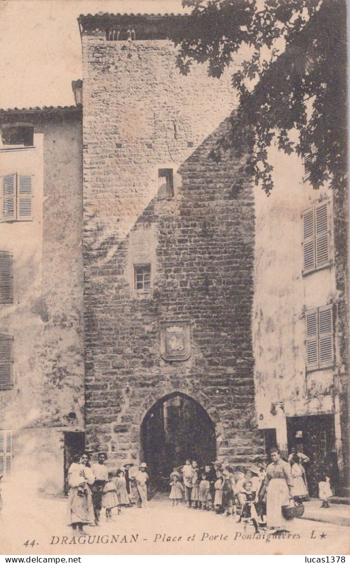 83 / DRAGUIGNAN / PLACE ET PORTE PORTAIGUIERES / TRES ANIMEE - Draguignan