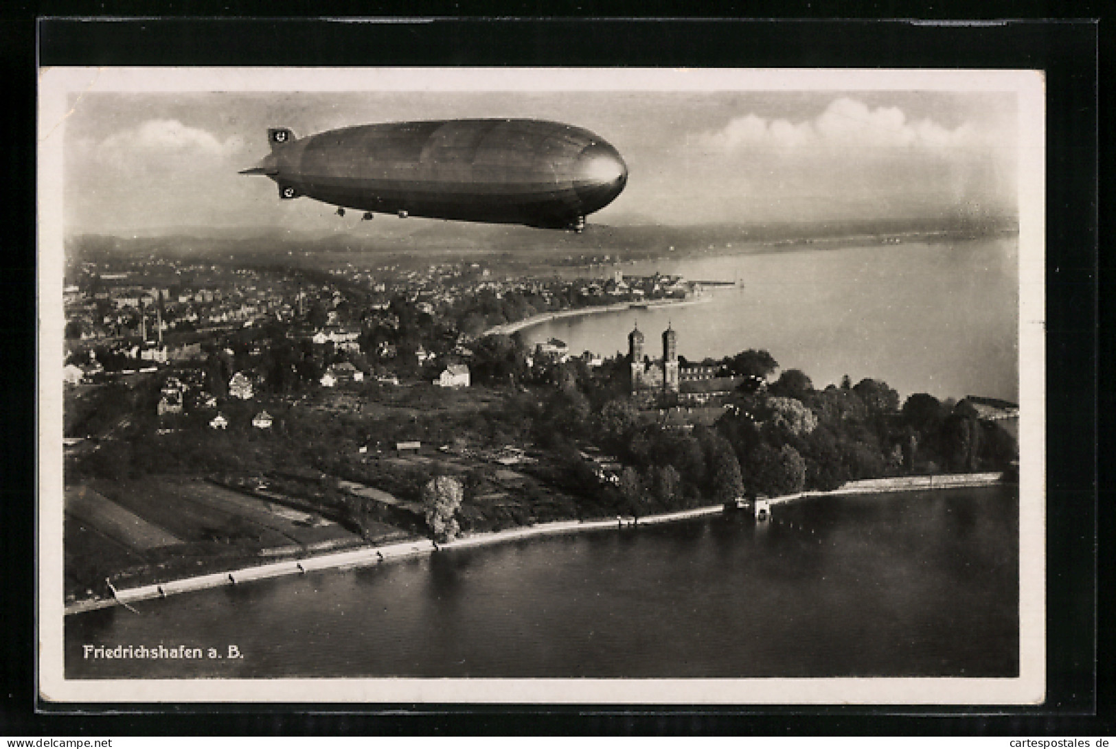 AK Friedrichshafen, Luftschiff Graf Zeppelin In Voller Fahrt  - Luchtschepen