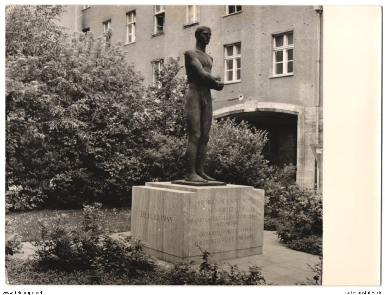 Fotografie Ansicht Berlin-Tiergarten, Statue Von Richard Scheibe Im Bendlerblock, Gedenkstätte Deutscher Widerstand 1  - War, Military