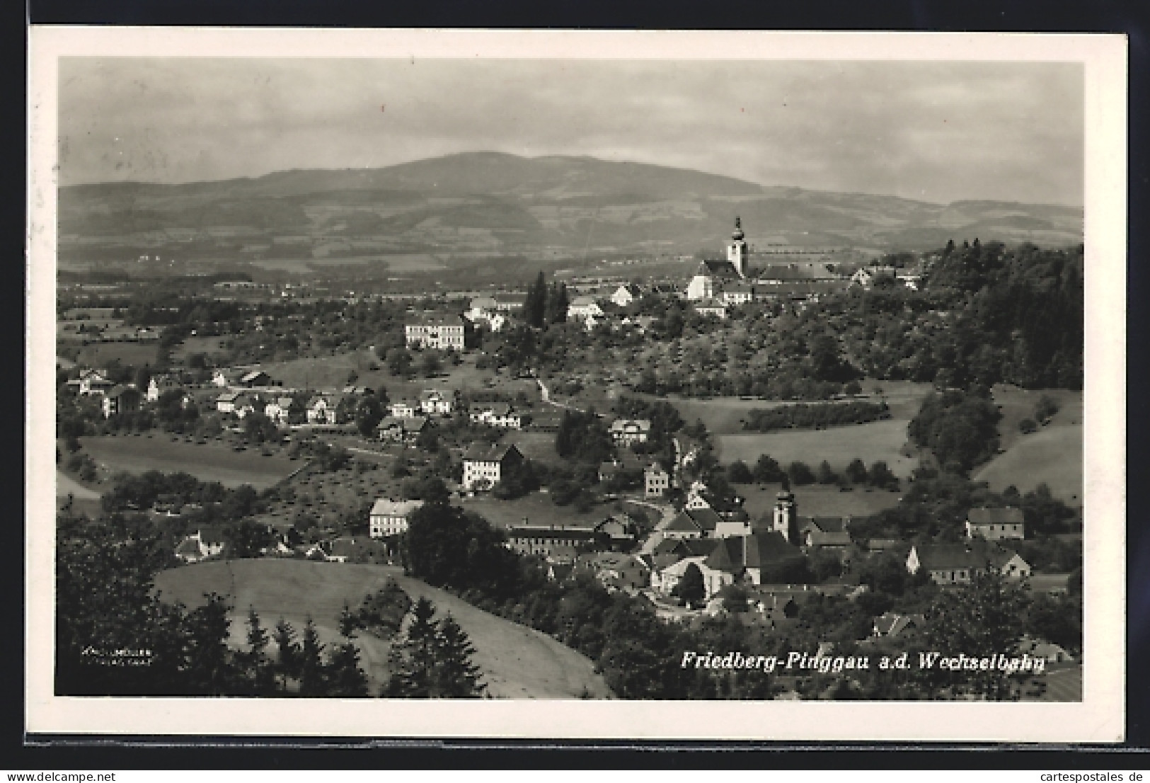 AK Friedberg-Pinggau A. D. Wechselbahn, Ortsansicht Mit Kirche Aus Der Vogelschau  - Otros & Sin Clasificación