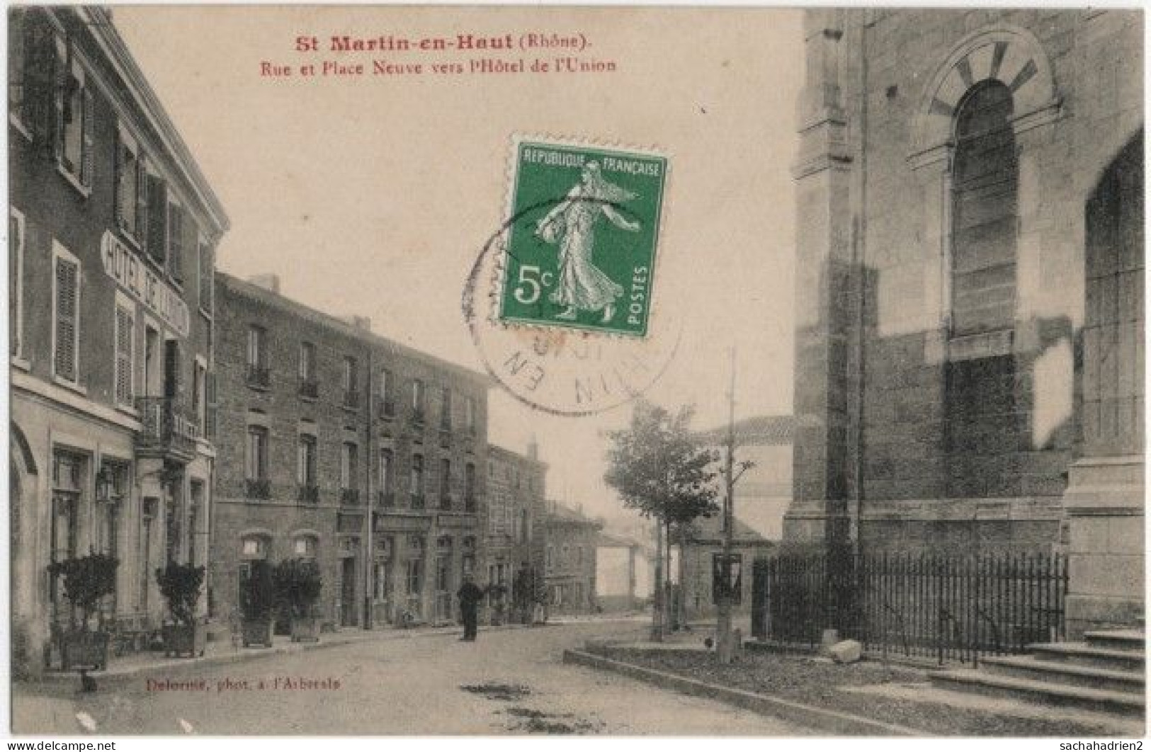 69. ST-MARTIN-EN-HAUT. Rue Et Place Neuve Vers L'Hôtel De L'Union - Altri & Non Classificati
