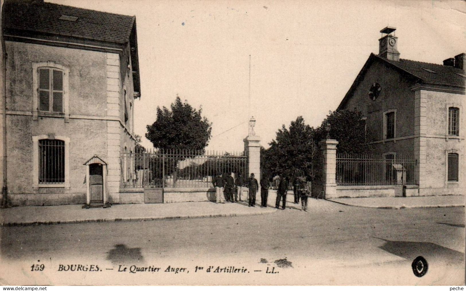 N°1326 W -cachet Hôpital Complémentaire Bourges N°3- - Oorlog 1914-18