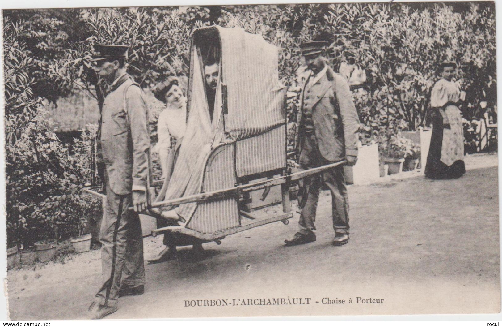 ALLIER - BOURBON L'ARCHAMBAULT - Chaise à Porteur - Bourbon L'Archambault
