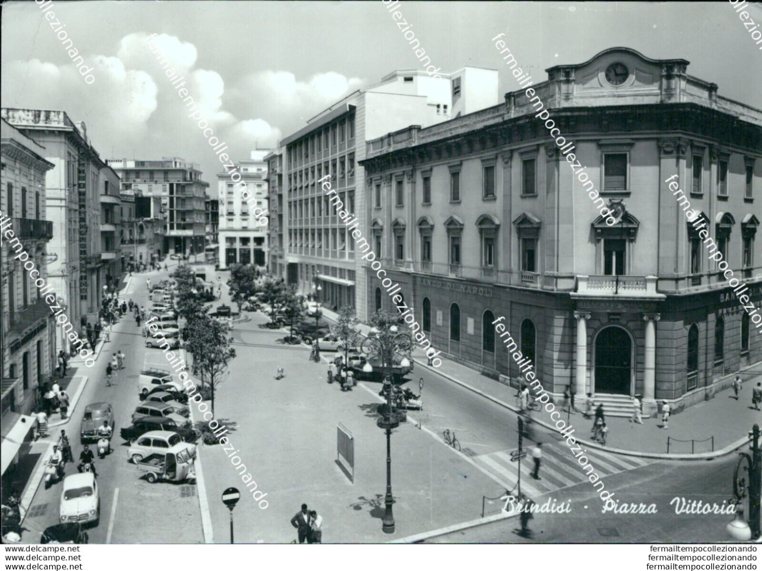 U608 Cartolina Brindisi  Citta' Piazza Vittoria - Brindisi