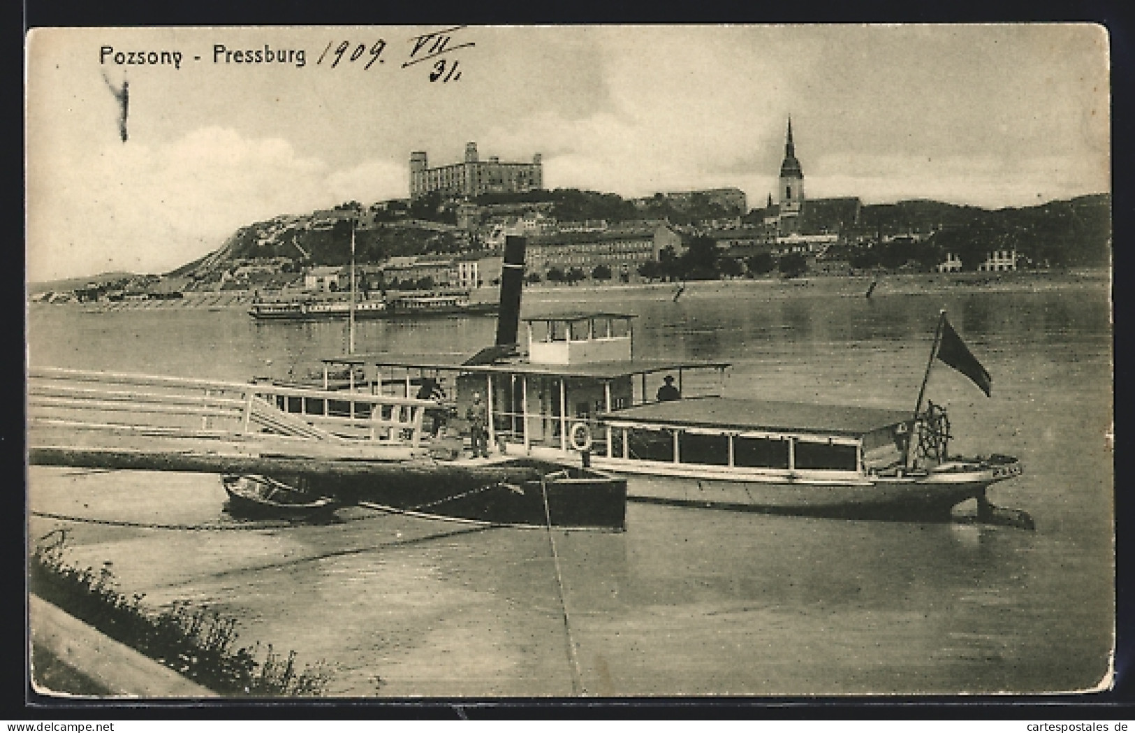 AK Pressburg, Ortsansicht Mit Dampfer Am Anleger  - Slovaquie