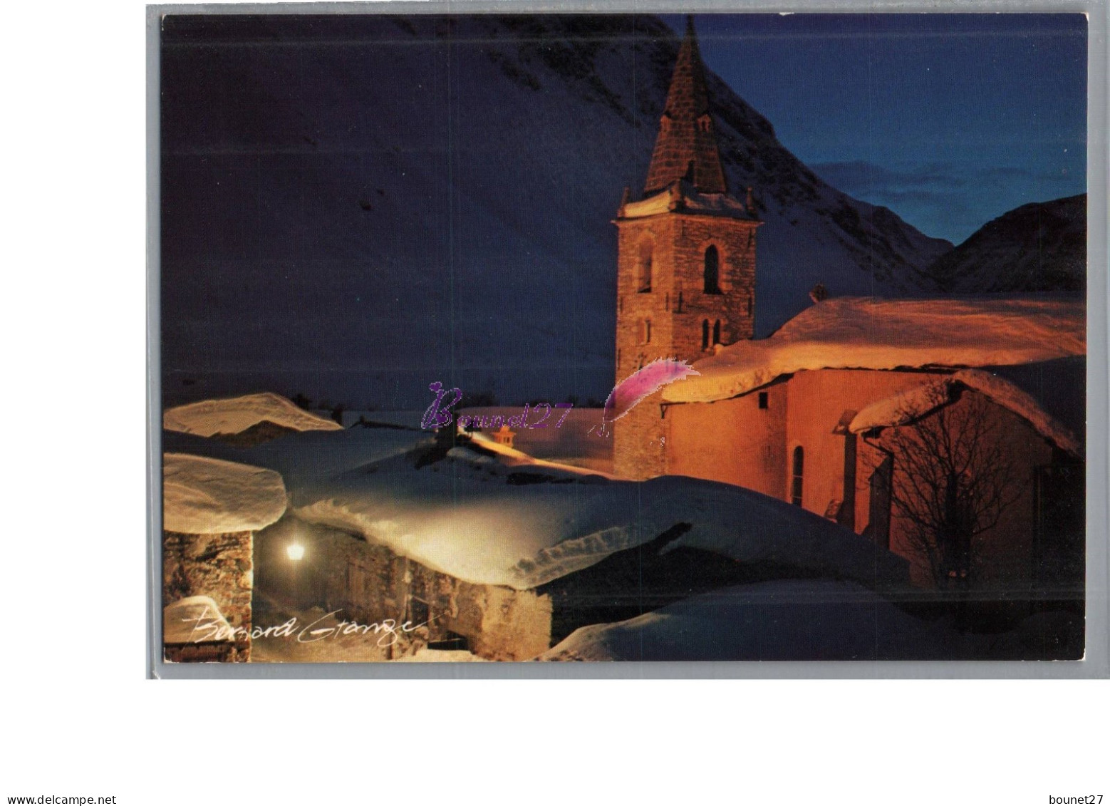 LA VIE EN MONTAGNE - Photo Bertrand Grange Une Eglise Sous La Neige Illuminée De Nuit - Autres & Non Classés