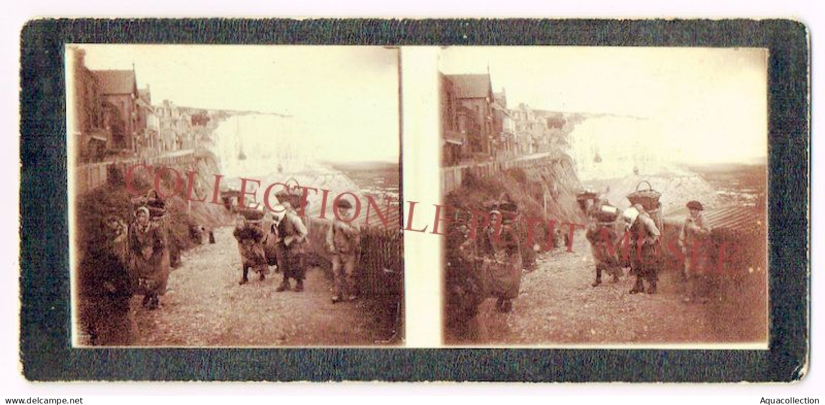 AULT - ONIVAL (80). Photographie Stéréoscopique Sur Carton Fort. Pêcheuses De Moules. 1890-1900 - Ault