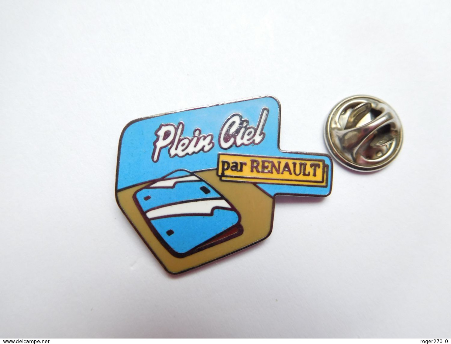 Beau Pin's En EGF , Auto Renault , Plein Ciel , Verso Lisse - Renault