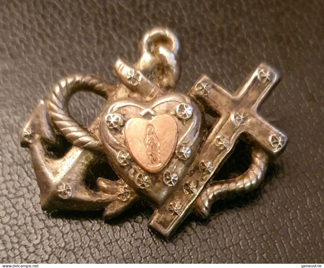 Broche Religieuse Argent Et Or Début XXe "Sainte Marie / Les Trois Vertues" Religious Brooch - Godsdienst & Esoterisme