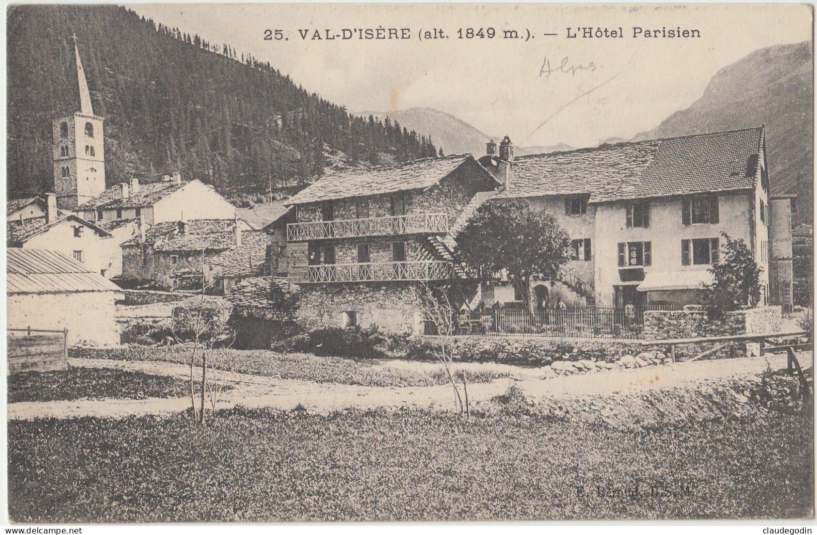 Val D'Isère. L'Hôtel Parisien , 1917. CPA Circulé Timbrée, Excellent état. 2 Scans. Vur Peu Courante Avec L'Eglise - Val D'Isere