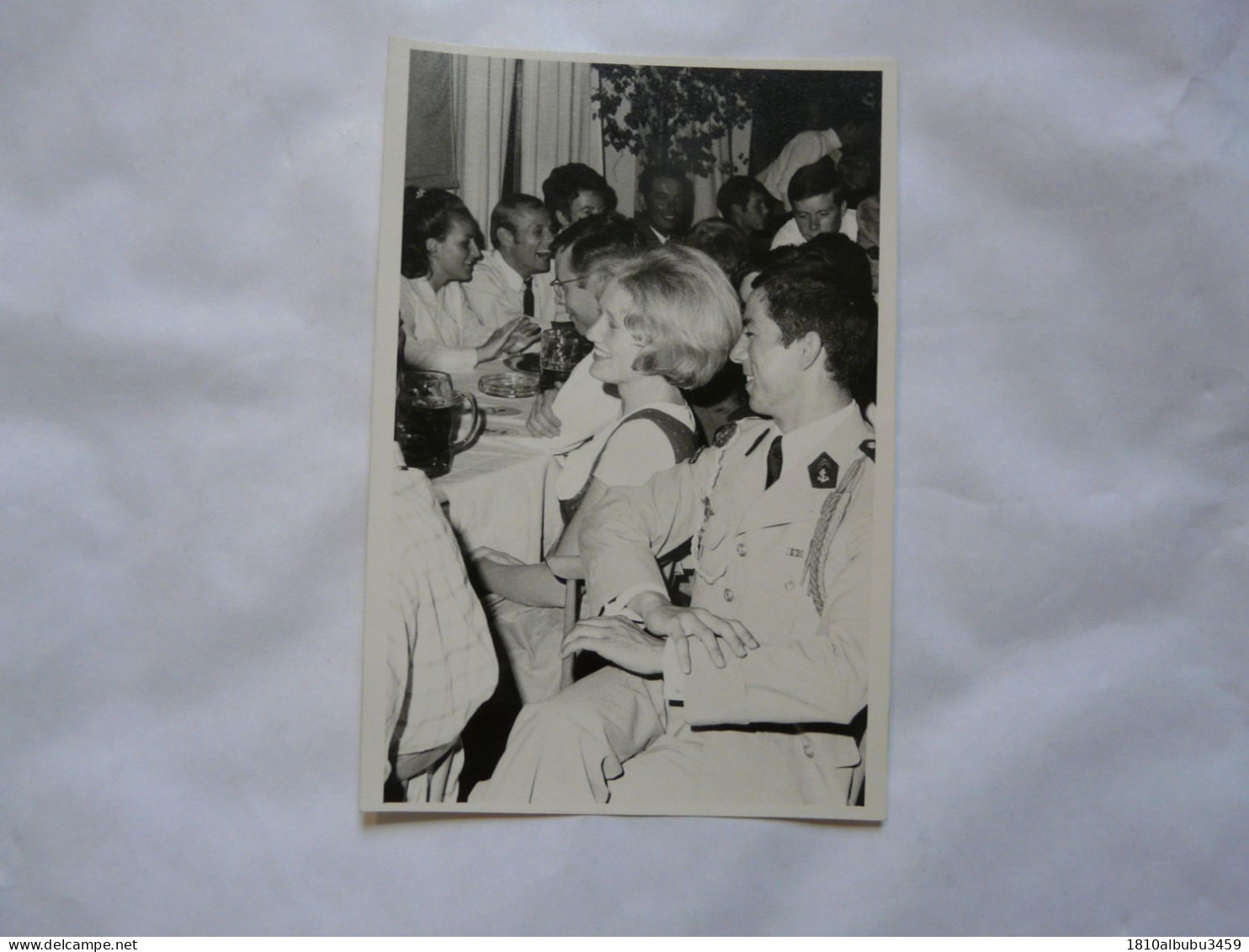 PHOTO ANCIENNE (13 X 9 Cm) ALLEMAGNE : Scène Animée (soldats) - Banquet 1969 - Lieux