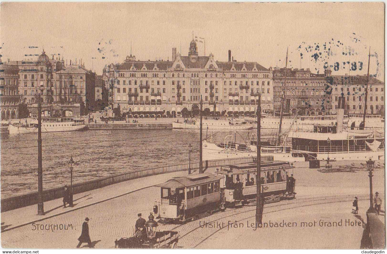 Stockholm. Utsikt Fran Lejonbacken Mot Grand Hotel. écrite Le 8 08 08 ?. Animated, Tram, Sparvagn. 2 Scans - Sweden