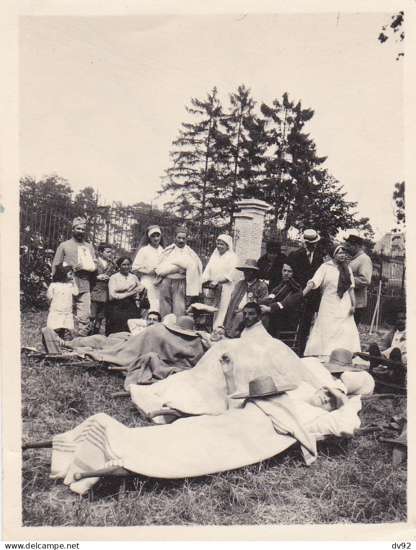 PHOTOGRAPHIE GROUPES BLESSES ET INFIRMIERES 1914 /1918 - Oorlog, Militair