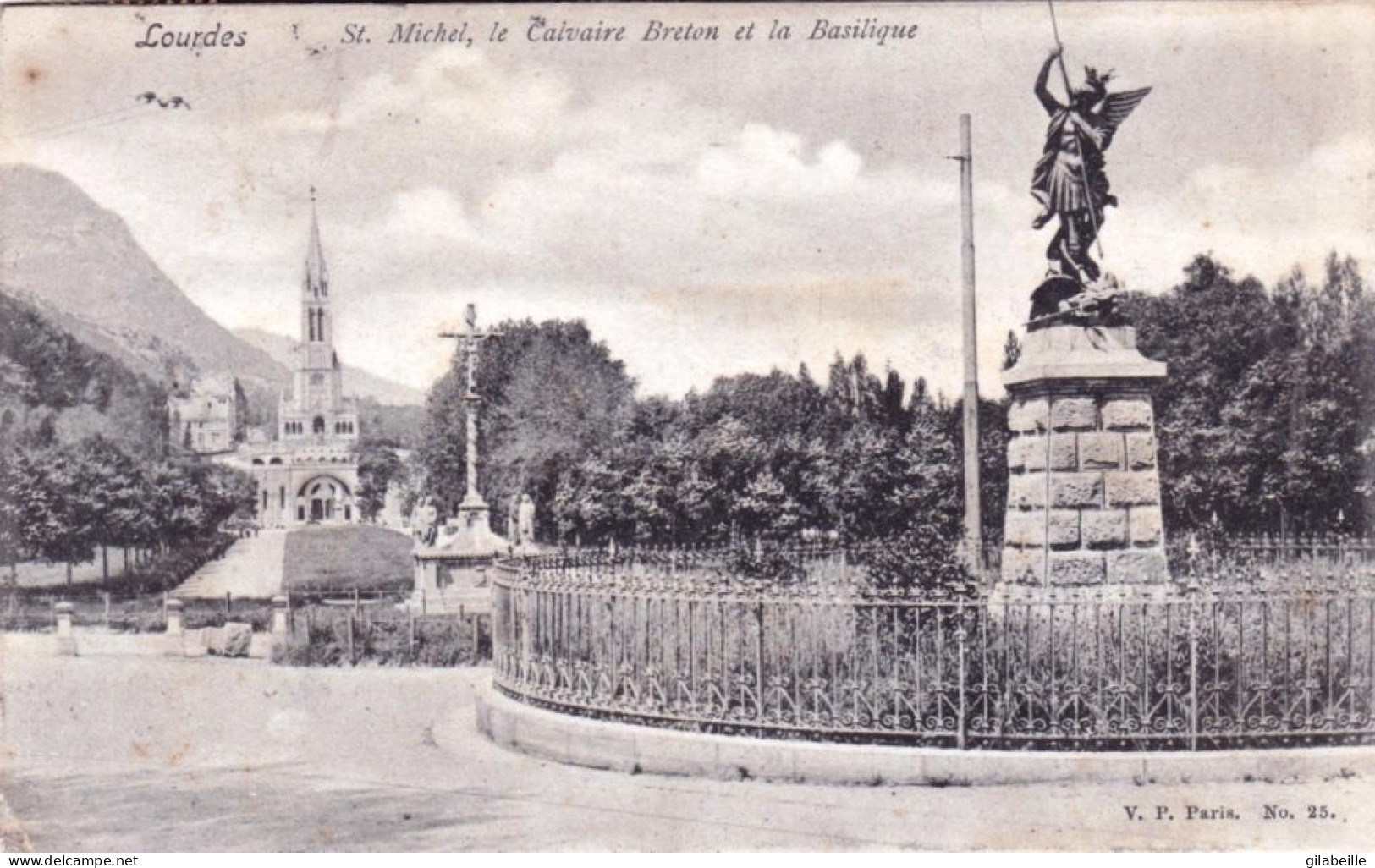 65 - LOURDES - Saint Michel - Le Calvaire Breton Et La Basilique - Lourdes