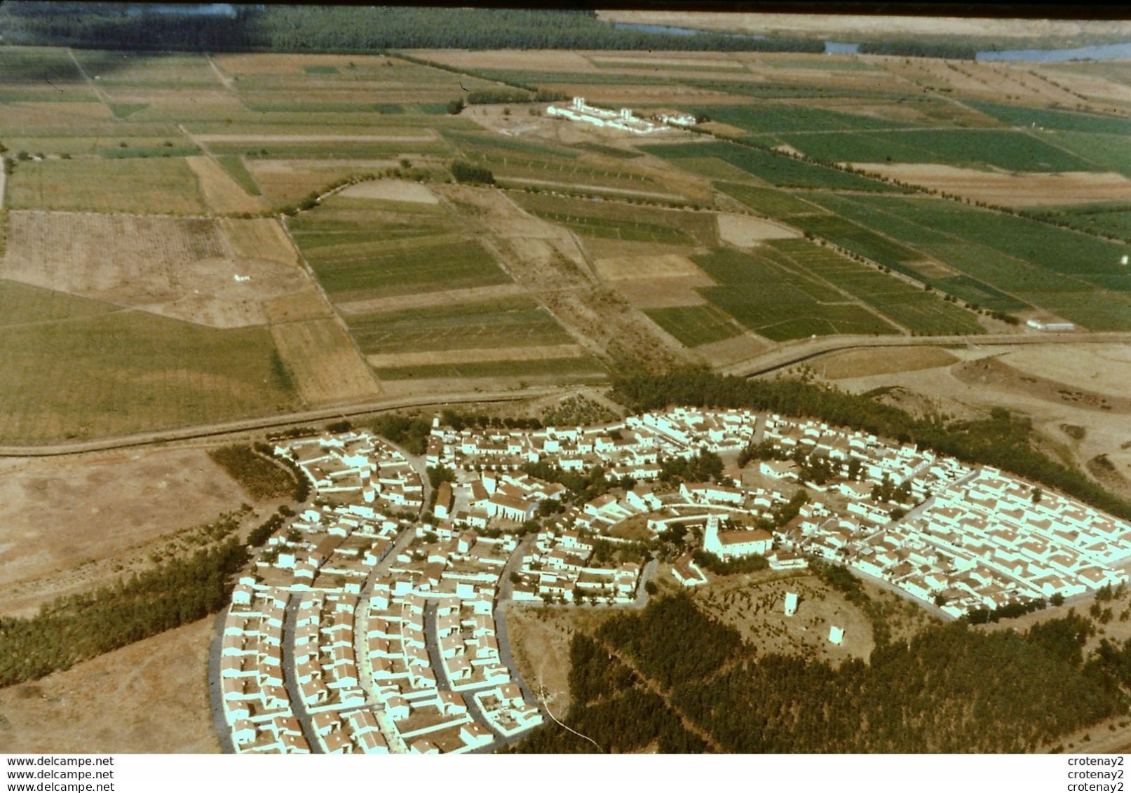 Photo Diapo Diapositive Slide Espagne Portugal N°7 Un Village De Colonisation En ESTREMADURE VOIR ZOOM - Dias