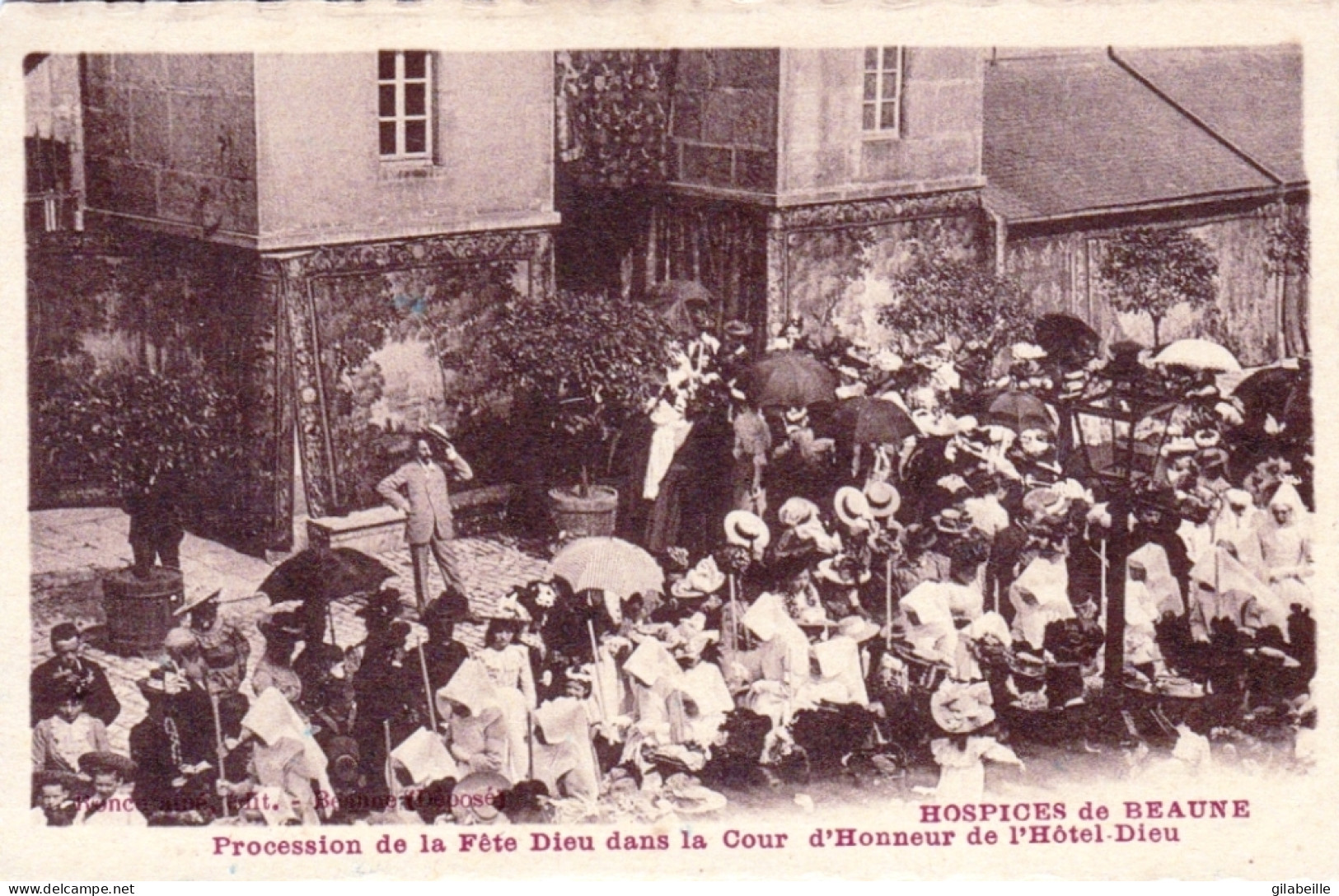 21 -  Hospices De BEAUNE - Procession De La Fete Dieu Dans La Cour D Honneur De L Hotel Dieu - Beaune