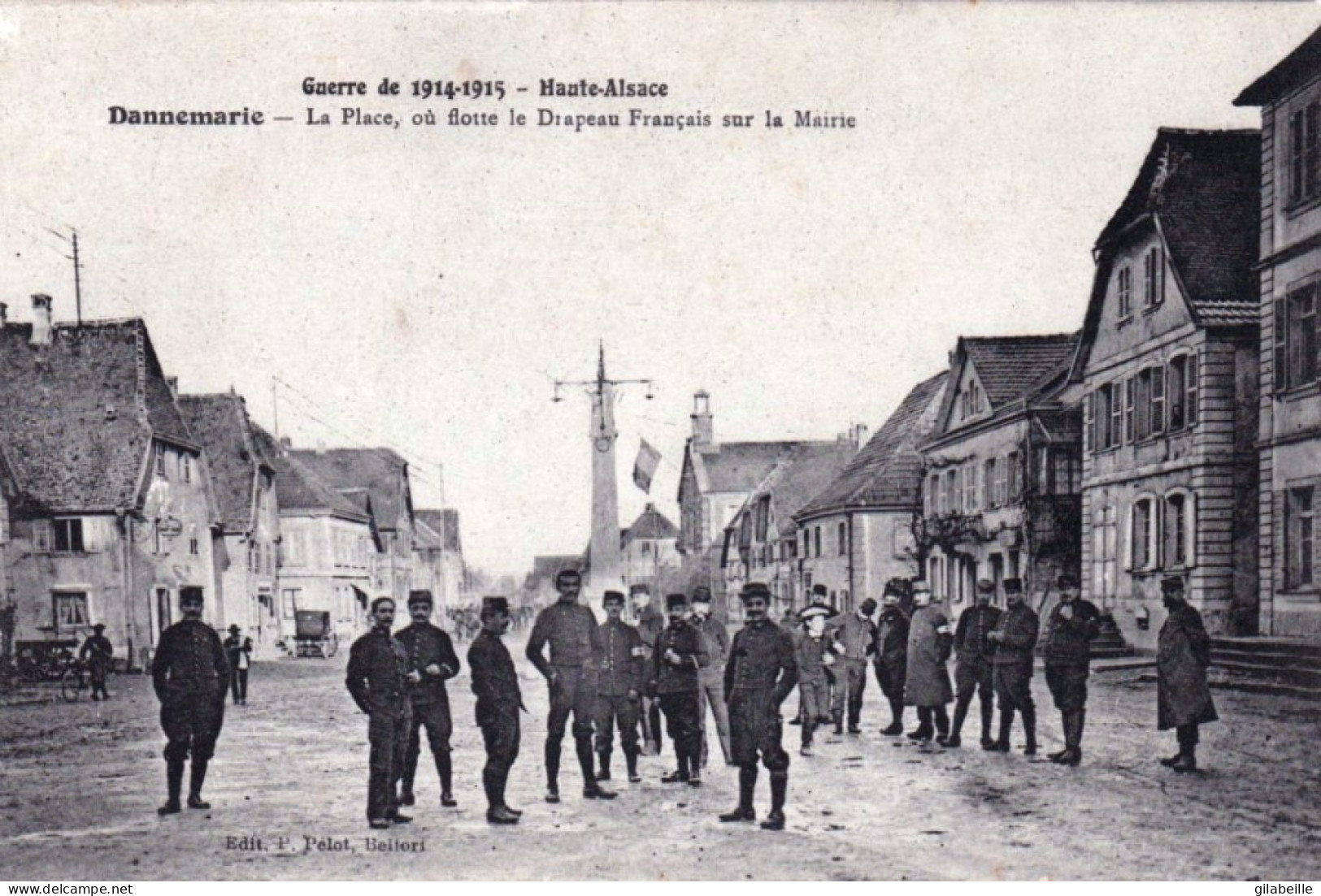 68 - DANNEMARIE - Guerre De 14-15 - La Place, Où Flotte Le Drapeau Français Sur La Mairie - Dannemarie